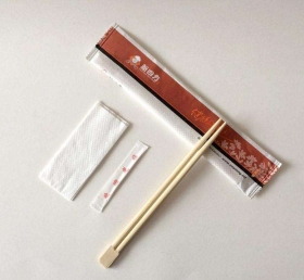 三合一餐具包里的纸巾质量怎么样？