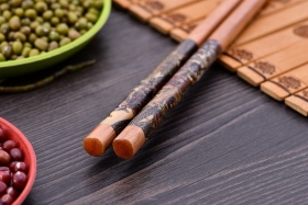 筷子出现这些情况时就该换掉了!