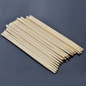 为什么一次性筷子泡水里会变黄？对人体有害吗？